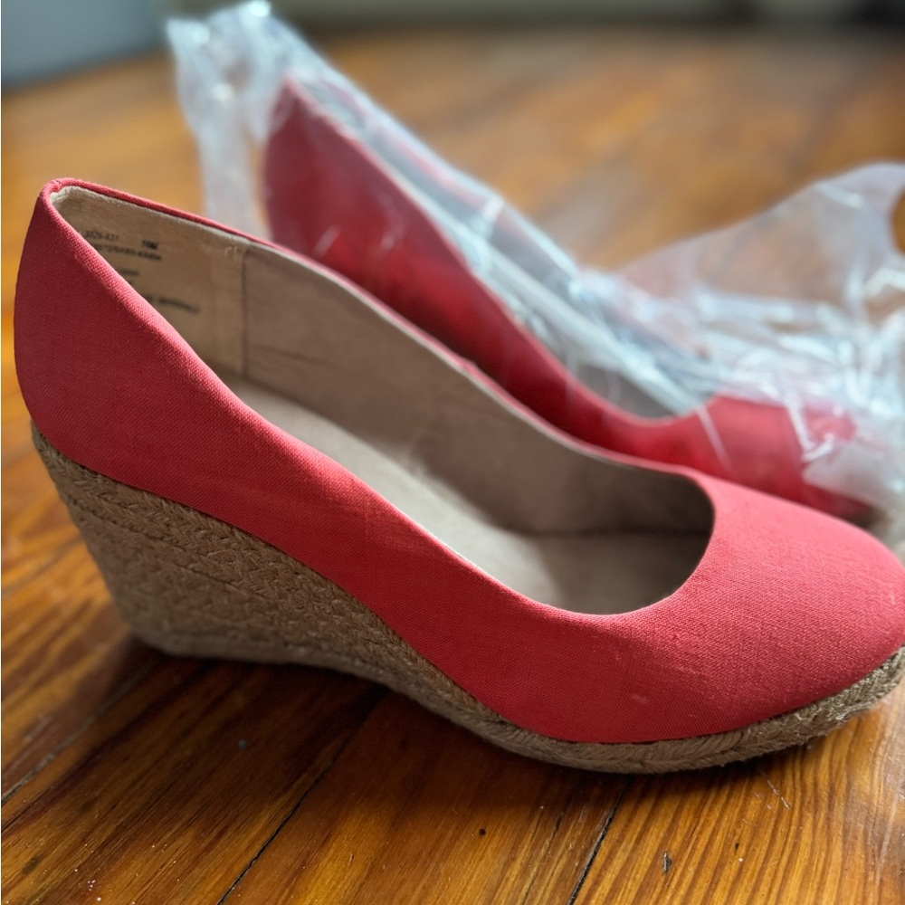 New G.H. Bass & Co. Coral  Wedge Shoes